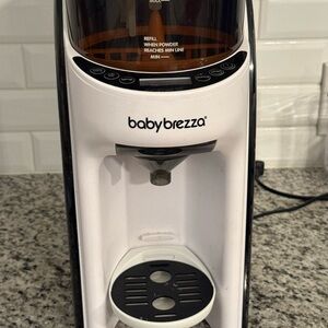 Baby Brezza Formula Pro Advanced - Black and White